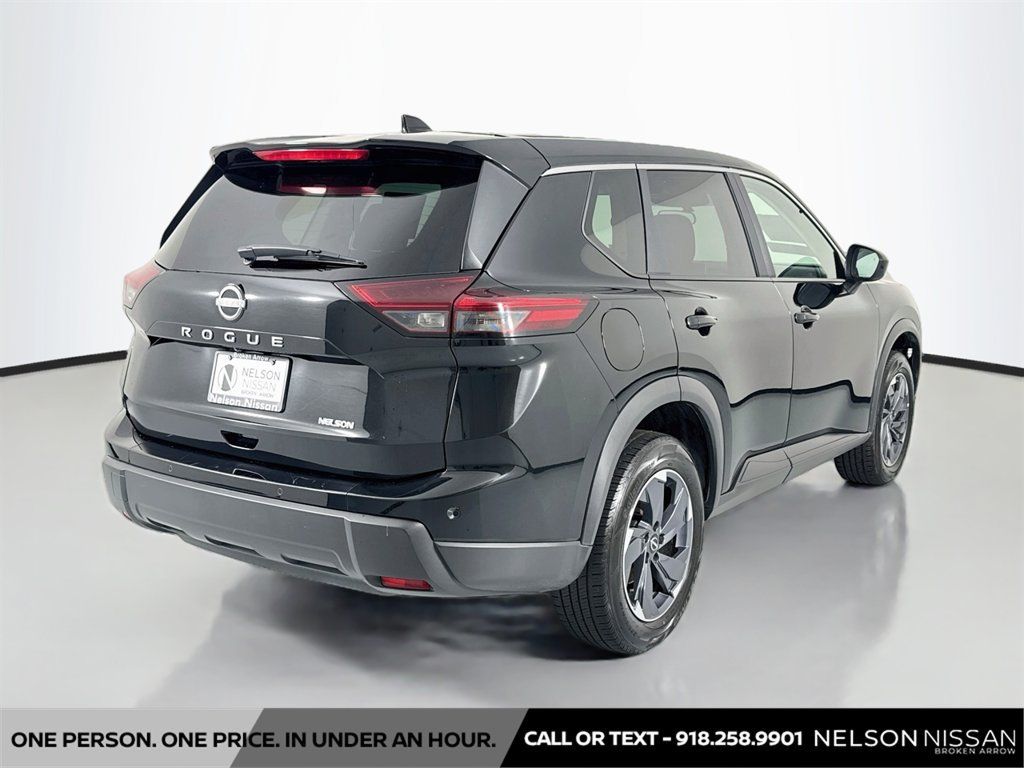Certified 2025 Nissan Rogue SV FWD image 5