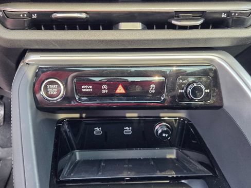 Used 2025 Audi Q5 Premium Plus AWD/4WD image 21
