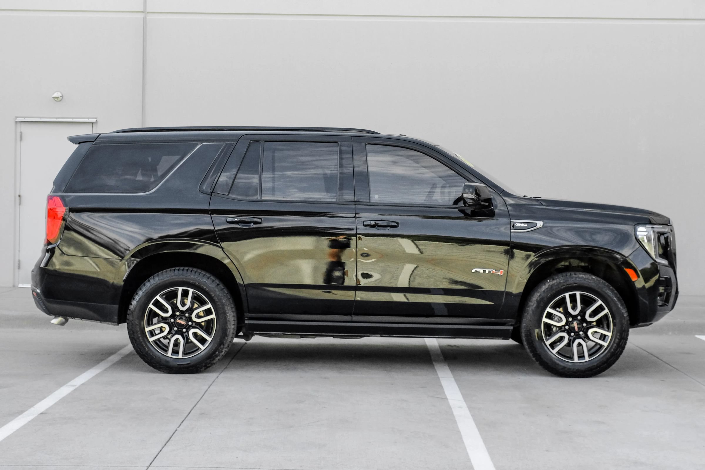 Used 2021 GMC Yukon AT4 w/ AT4 Premium Plus Package AWD/4WD image 10