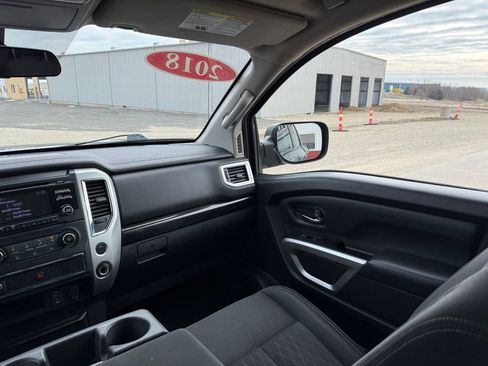 Used 2018 Nissan Titan SV AWD/4WD image 24