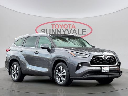 Used 2021 Toyota Highlander XLE image 10