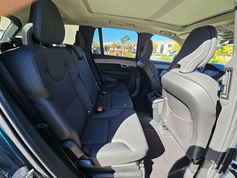 Used 2025 Volvo XC90 B6 Plus image 34