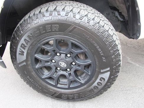 Used 2021 Toyota Tacoma SR AWD/4WD image 33