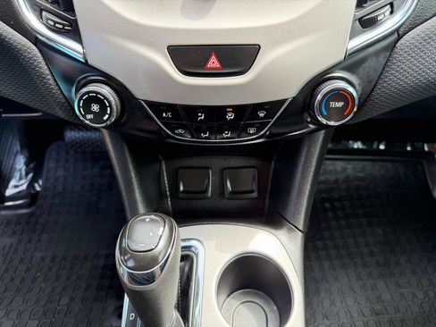 Used 2017 Chevrolet Cruze LS FWD image 14