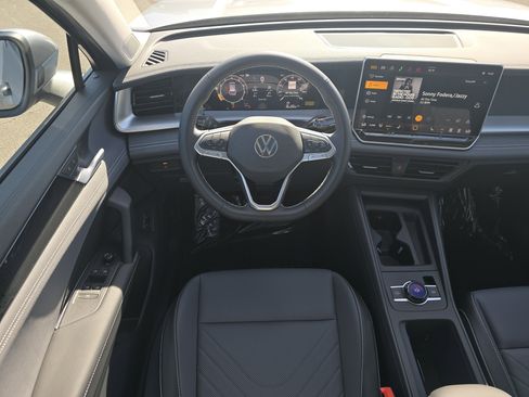 New 2026 Volkswagen Tiguan SE image 20