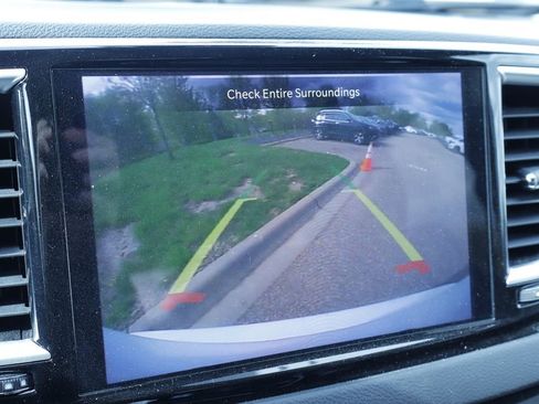 Certified 2023 Chrysler Pacifica Touring-L FWD image 35