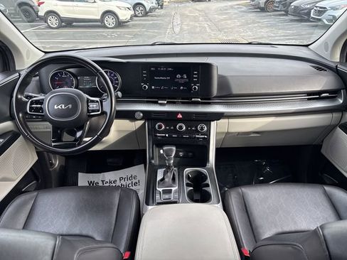 Used 2024 Kia Carnival LX FWD image 14