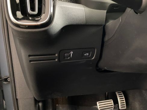 Used 2020 Volvo XC40 T5 R-Design image 23