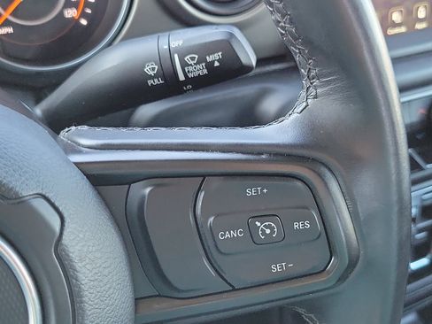 Used 2021 Jeep Gladiator Sport image 12