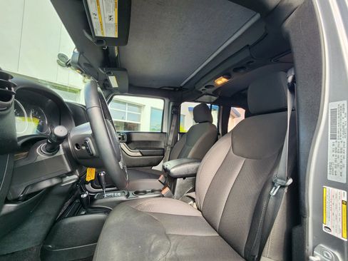 Used 2018 Jeep Wrangler Unlimited Sport S image 23