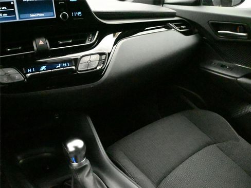 Used 2019 Toyota C-HR LE image 5