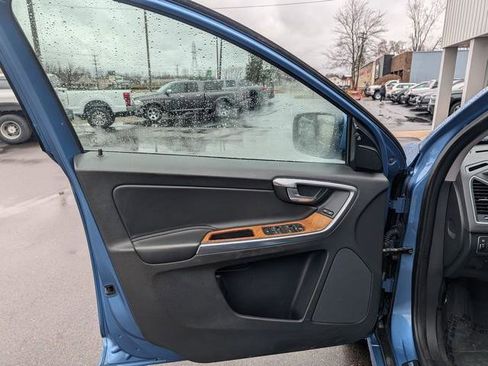 Used 2017 Volvo XC60 T6 Inscription w/ Preferred Option Package image 9