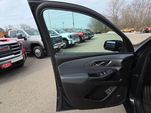 Used 2018 Chevrolet Traverse LT image 12