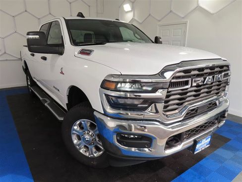 Used 2025 RAM 2500 Big Horn AWD/4WD image 5