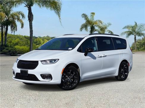 New 2026 Chrysler Pacifica Select w/ S Appearance Package image 1