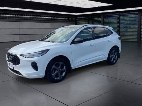 Certified 2023 Ford Escape ST-Line w/ Tech Pack #1 AWD/4WD image 5