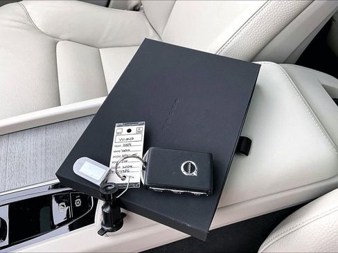 Certified 2023 Volvo XC60 B5 Plus image 34