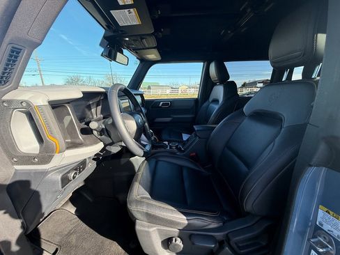 Used 2023 Ford Bronco Badlands w/ Sasquatch Package image 12