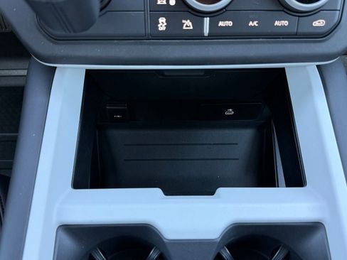 New 2026 Land Rover Defender 130 X-Dynamic SE image 21