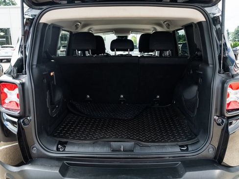 Used 2019 Jeep Renegade Altitude w/ Quick Order Package 2XM FWD image 7