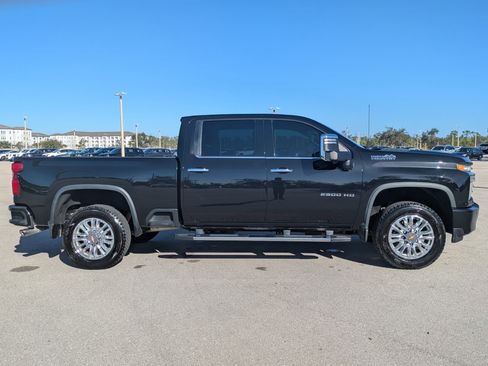 Used 2021 Chevrolet Silverado 2500 High Country w/ Z71 Off-Road Package image 4