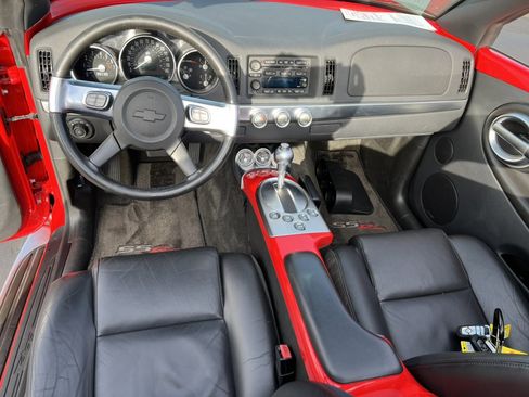 Used 2004 Chevrolet SSR w/ Preferred Equipment Group image 3