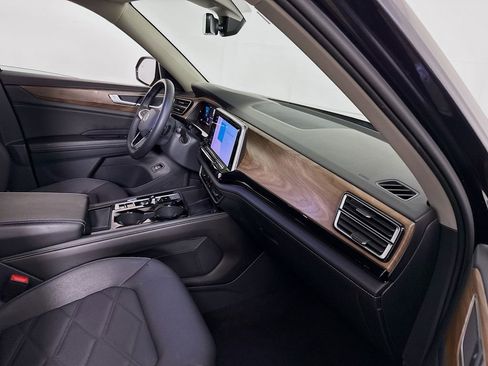 Used 2024 Volkswagen Atlas SE AWD/4WD image 33
