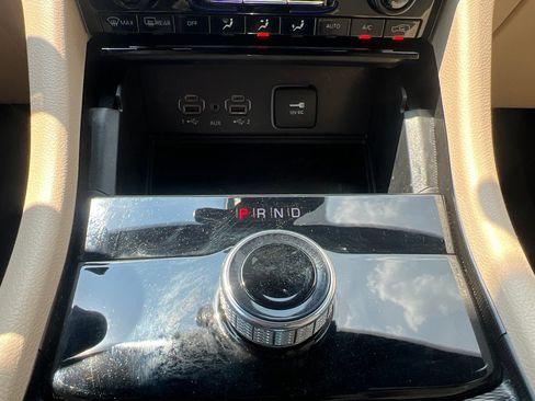 Used 2025 Jeep Grand Cherokee L Limited w/ Luxury Tech Group II RWD image 34