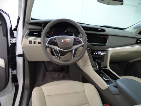 Certified 2023 Cadillac XT5 Premium Luxury FWD image 5