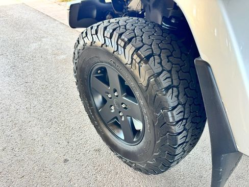 Used 2012 Jeep Wrangler Unlimited Rubicon AWD/4WD image 28