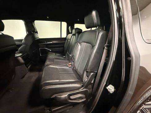 Used 2023 Jeep Wagoneer L Series II AWD/4WD image 8