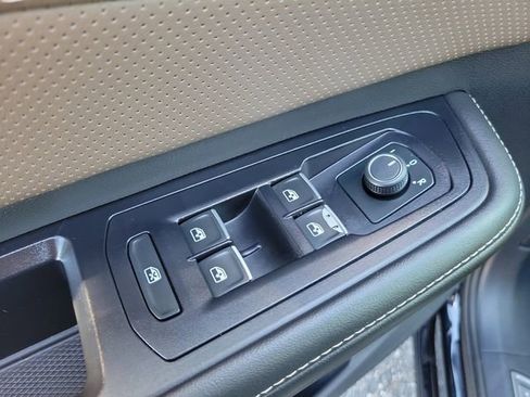 Used 2025 Volkswagen Atlas SEL image 23