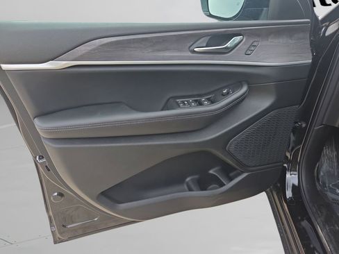 New 2025 Jeep Grand Cherokee L Limited RWD image 12