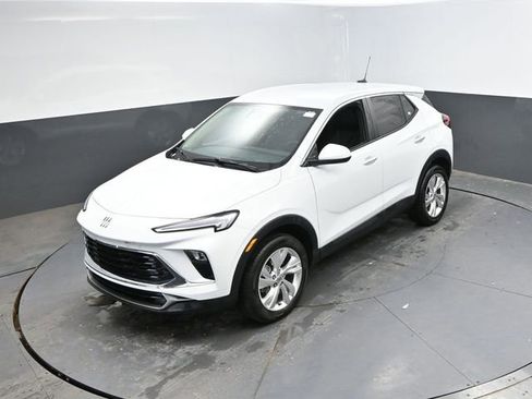 Used 2025 Buick Encore GX Preferred AWD/4WD image 38