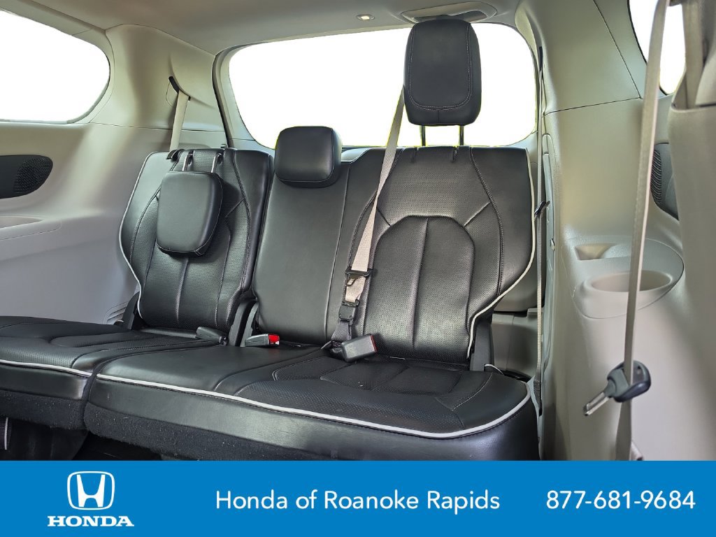 Used 2023 Chrysler Pacifica Limited FWD image 18
