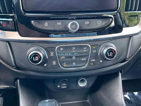 Used 2020 Chevrolet Traverse LT w/ LT Premium Package AWD/4WD image 35
