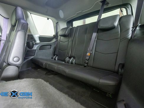 Used 2017 Cadillac Escalade Luxury AWD/4WD image 30