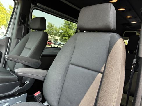 Used 2025 Mercedes-Benz Sprinter 2500 image 21