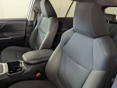 Used 2022 Toyota RAV4 LE image 13