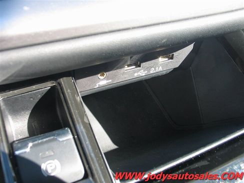 Used 2022 Subaru Outback Premium AWD/4WD image 17