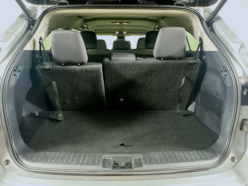 Used 2025 Toyota Highlander LE image 30