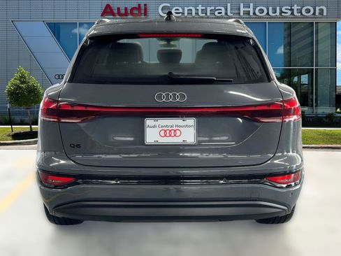 Used 2025 Audi Q6 e-tron Premium w/ Convenience Package image 10