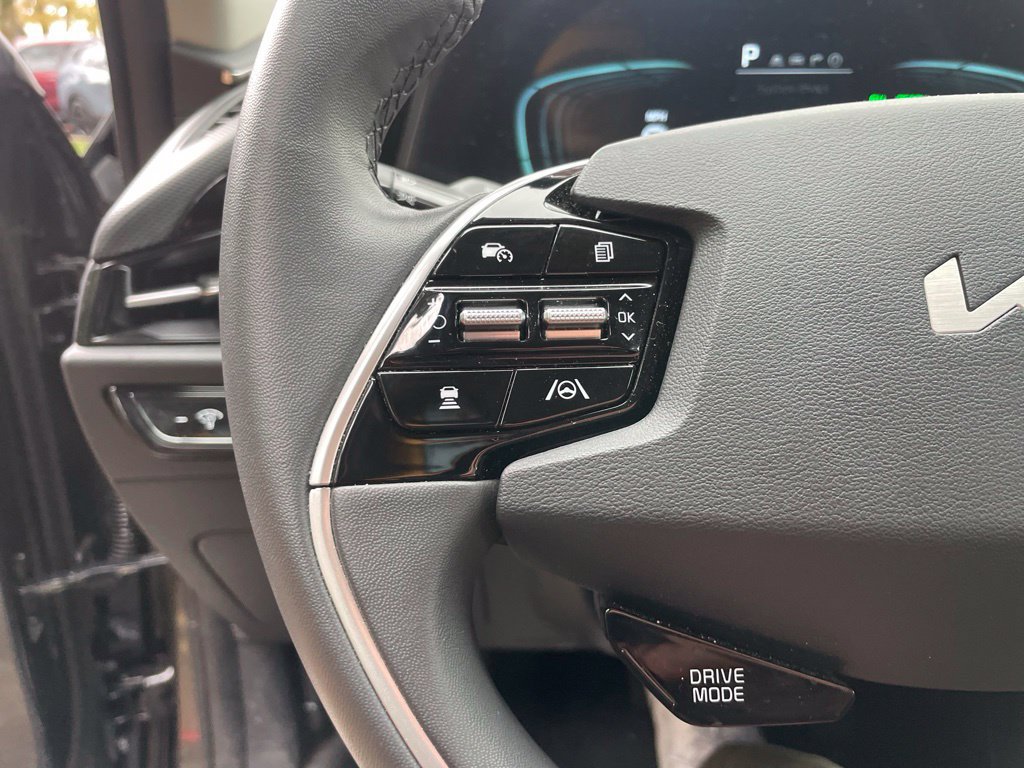 Used 2025 Kia Niro EX FWD image 14