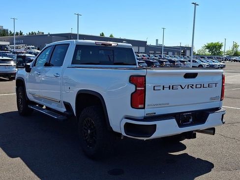 Used 2024 Chevrolet Silverado 3500 High Country w/ Technology Package AWD/4WD image 4