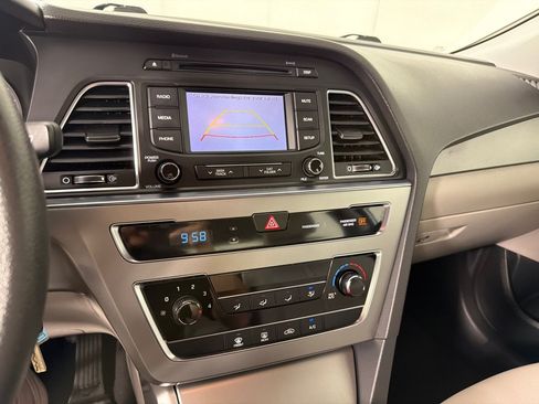 Used 2015 Hyundai Sonata SE w/ Option Group 09 FWD image 14