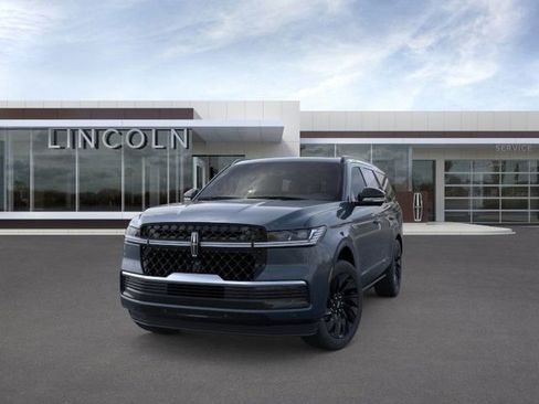 New 2025 Lincoln Navigator Reserve w/ Jet Appearance Package AWD/4WD image 2