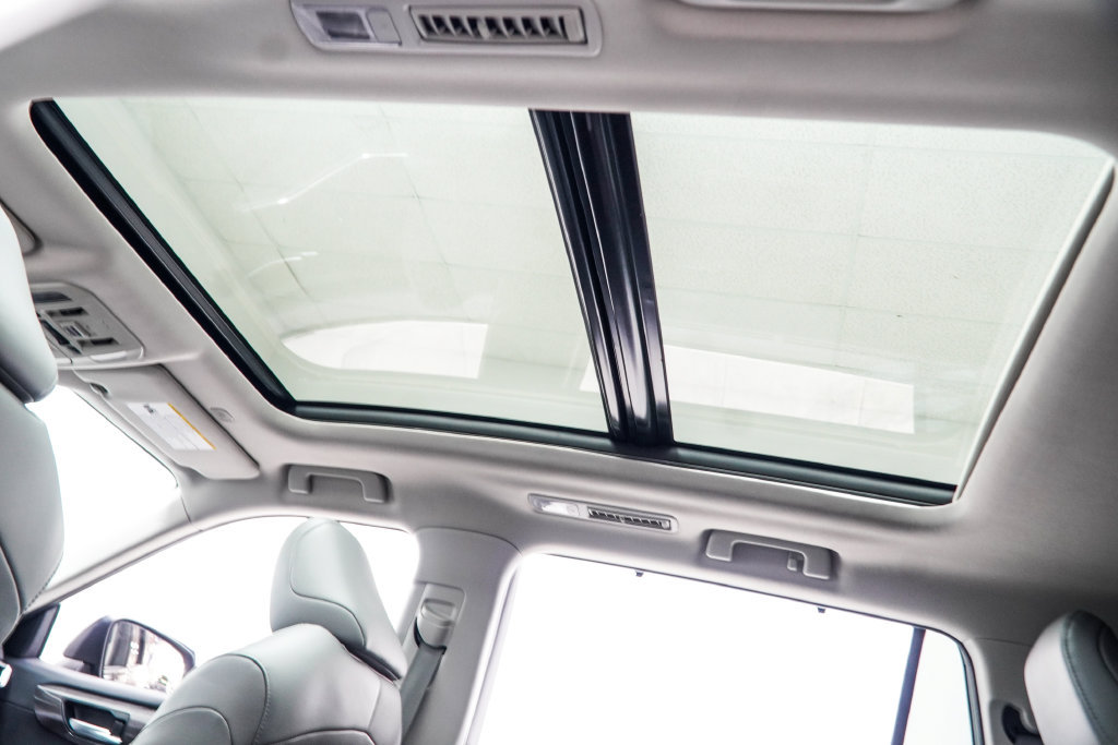 Used 2023 Toyota Highlander Platinum FWD image 43