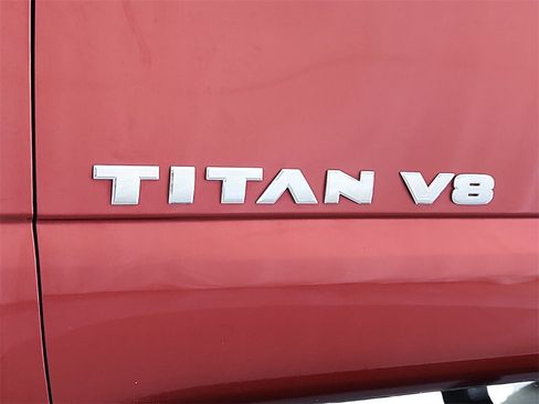 Used 2019 Nissan Titan SL image 37