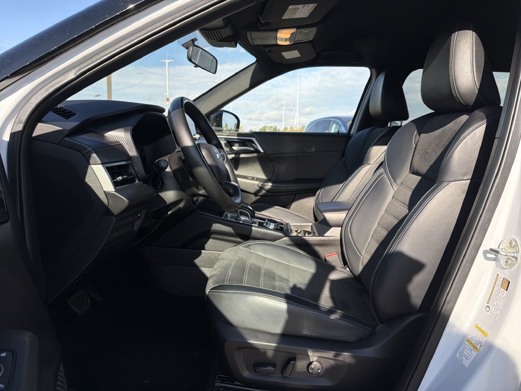 Used 2024 Mitsubishi Outlander SE Black Edition FWD image 11