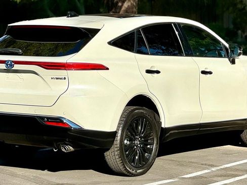 Used 2023 Toyota Venza Nightshade image 8